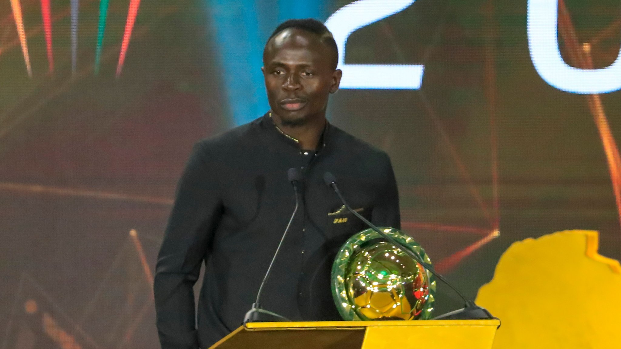 ساديو ماني يتفوق على محمد صلاح ورياض محرز ويفوز بجائزة أفضل لاعب افريقي لعام 2019