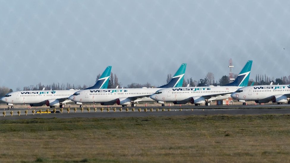 طائرات شركة "ويست جيت"، ثاني أكبر شركة طيران في كندا، مرابضة في مطار فانكوفر الدولي بمقاطعة بريتيش كولومبيا