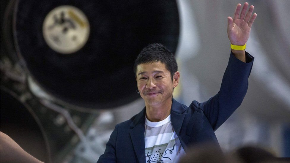 ملياردير ياباني أول من يذهب في رحلة سياحية حول القمر