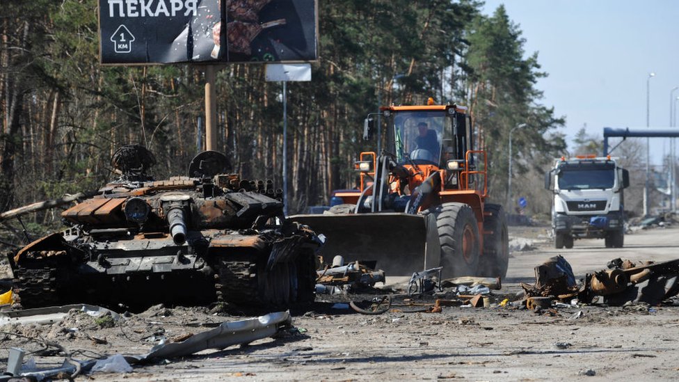 حطام دبابات روسية في كييف