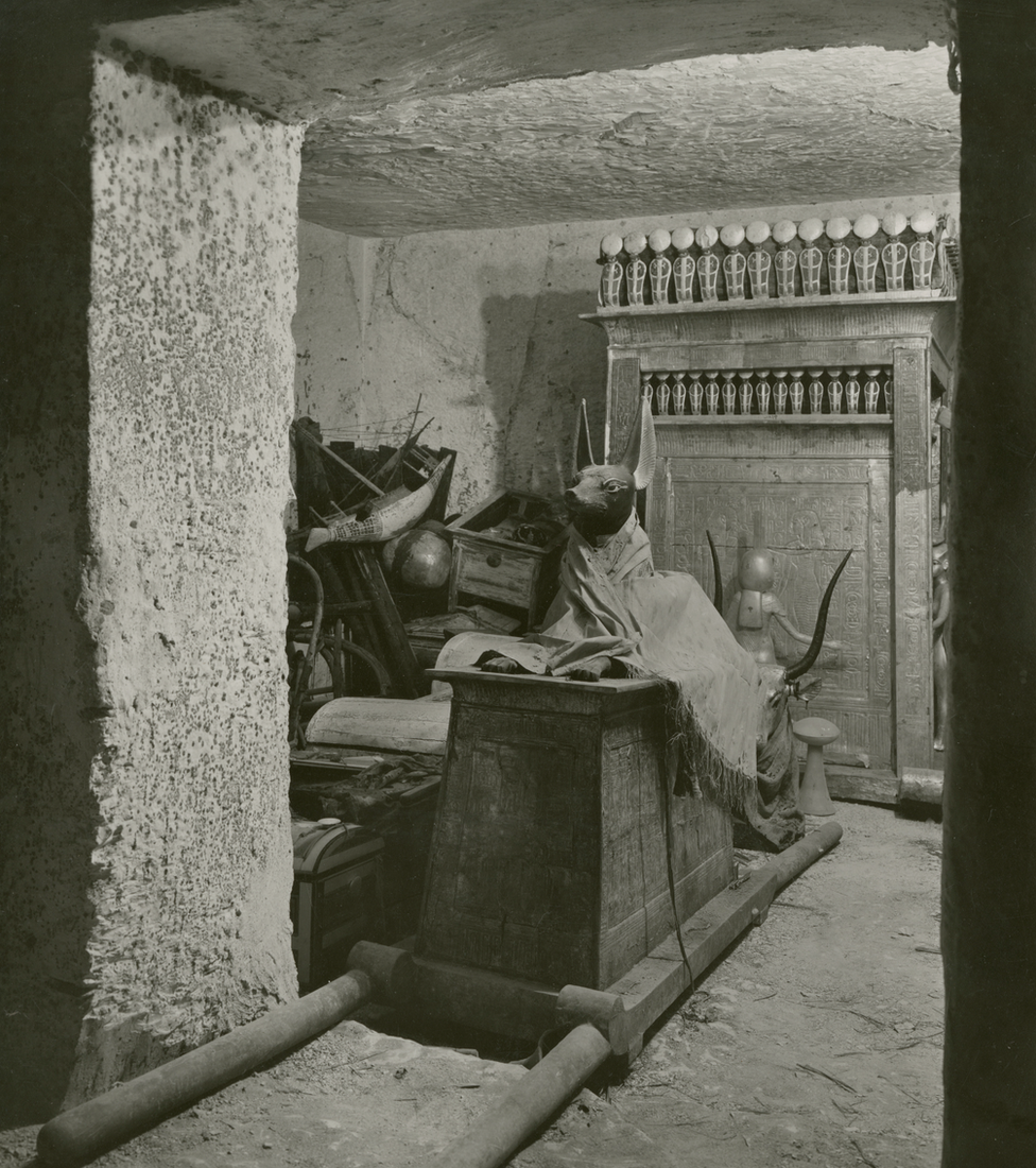 مخزن معروف باسم "الخزانة"، داخل مقبرة توت عنخ آمون