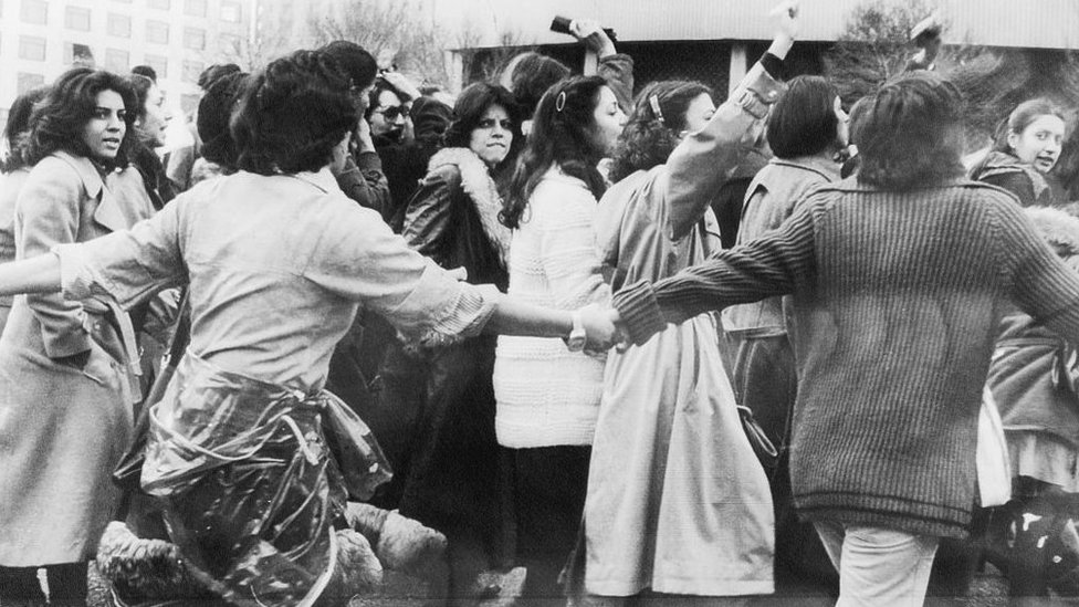استمرت الاحتجاجات المناهضة للحجاب التي اندلعت في إيران في مارس 1979 لعدة أيام.