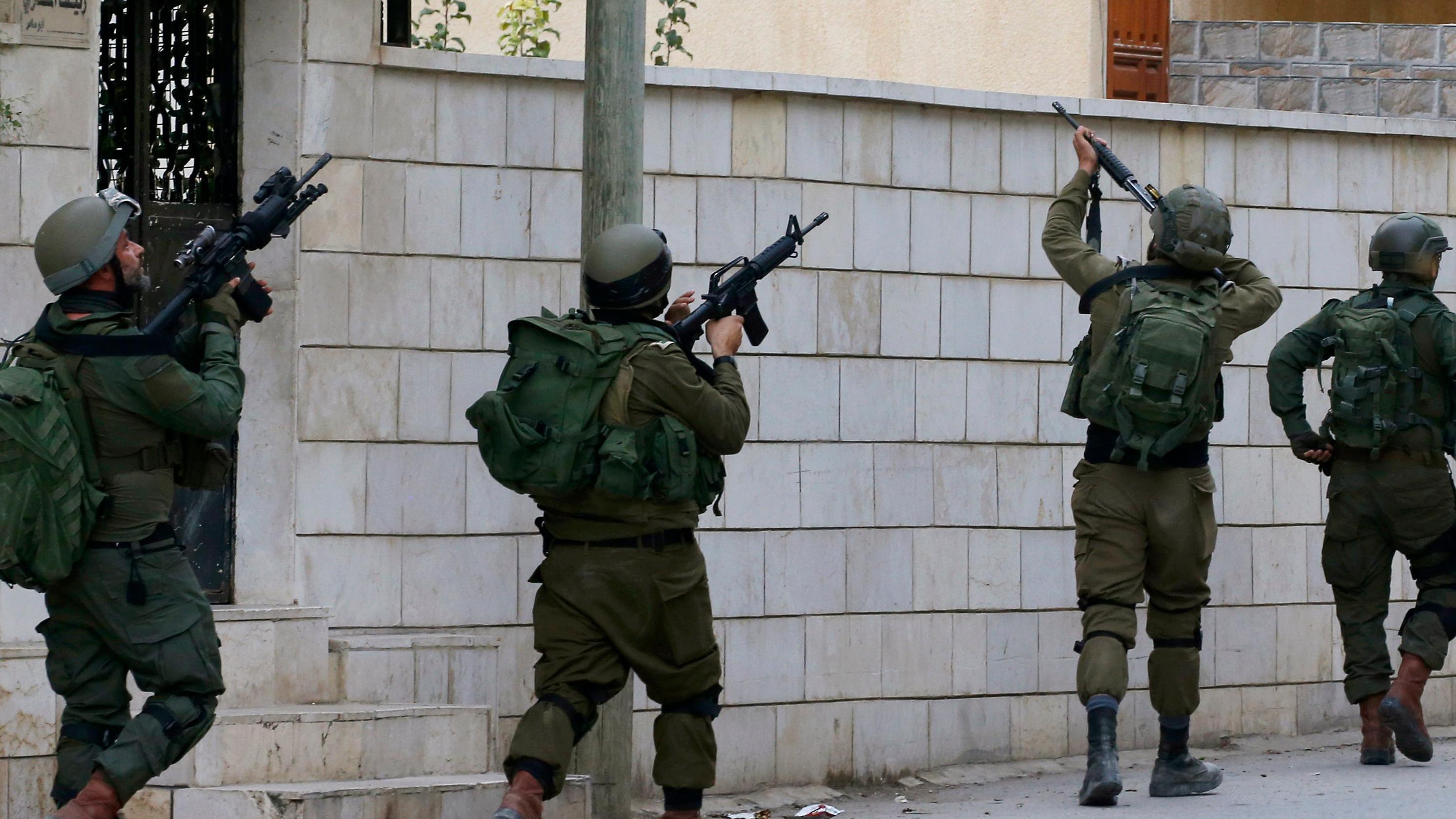 جنود الجيش الإسرائيلي في مدينة نابلس في الضفة الغربية
